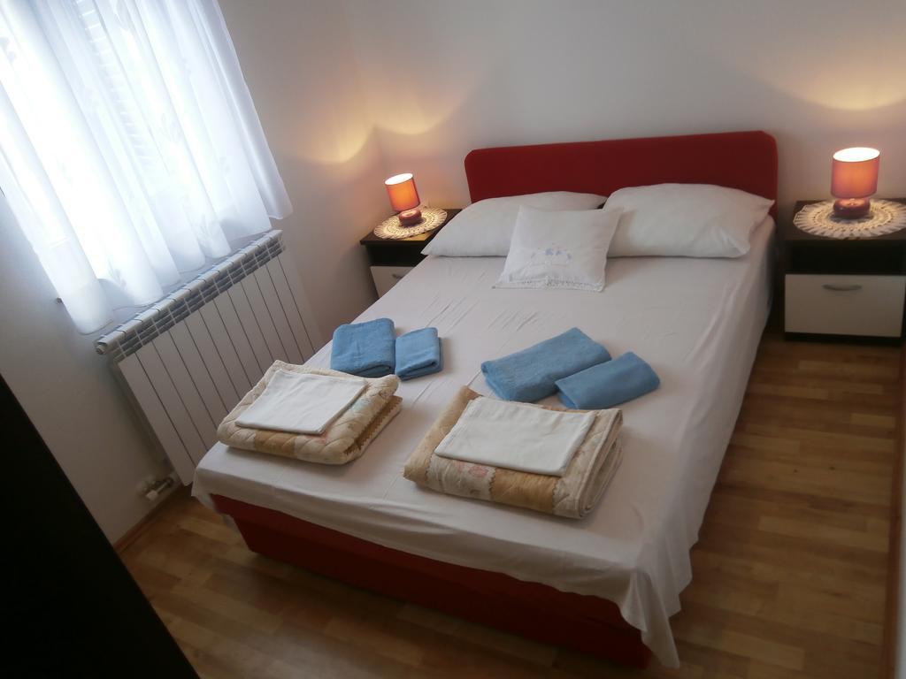 Apartments Crncic Šilo Quarto foto