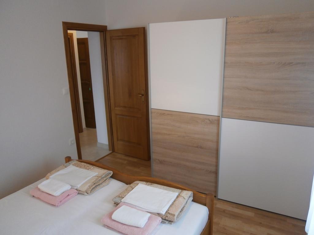 Apartments Crncic Šilo Quarto foto