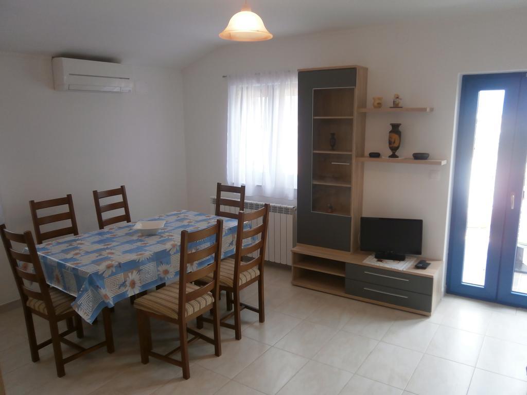 Apartments Crncic Šilo Quarto foto