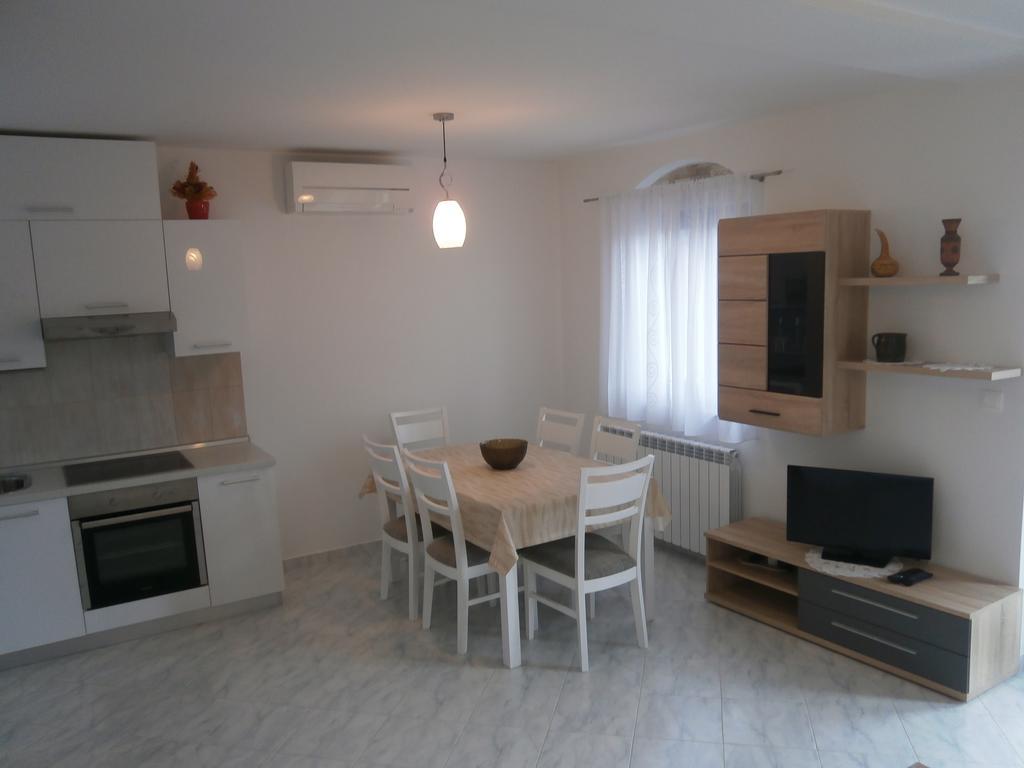 Apartments Crncic Šilo Quarto foto