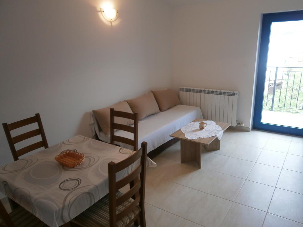 Apartments Crncic Šilo Quarto foto